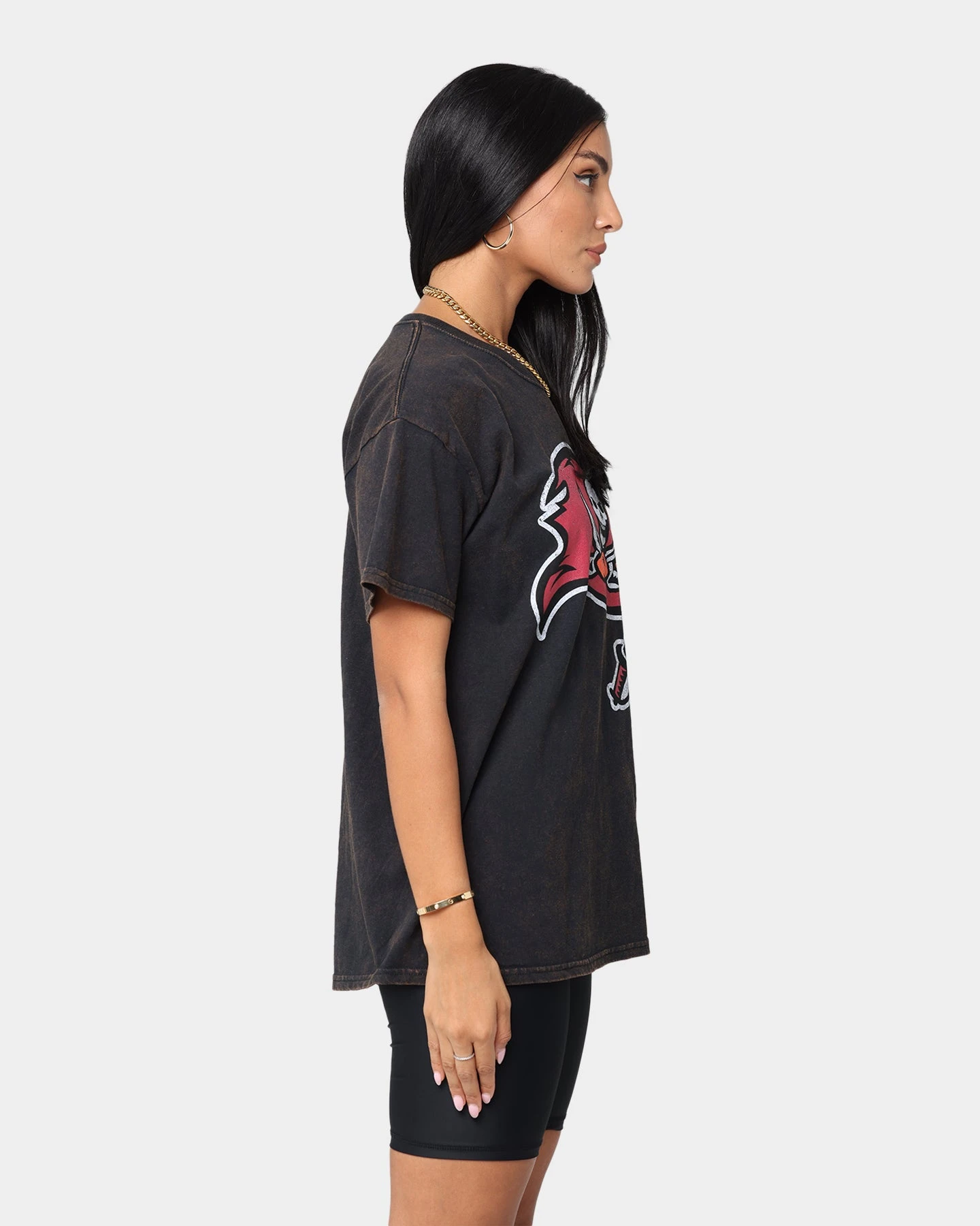 Mitchell & Ness Mitchell And Ness Tampa Bay Buccaneers Oversized Extra Large Logo T-Shirt Vintage Black 7 Mitchell & Ness Mitchell And Ness Tampa Bay Buccaneers Oversized Extra Large Logo T-Shirt Vintage Black - Image 5