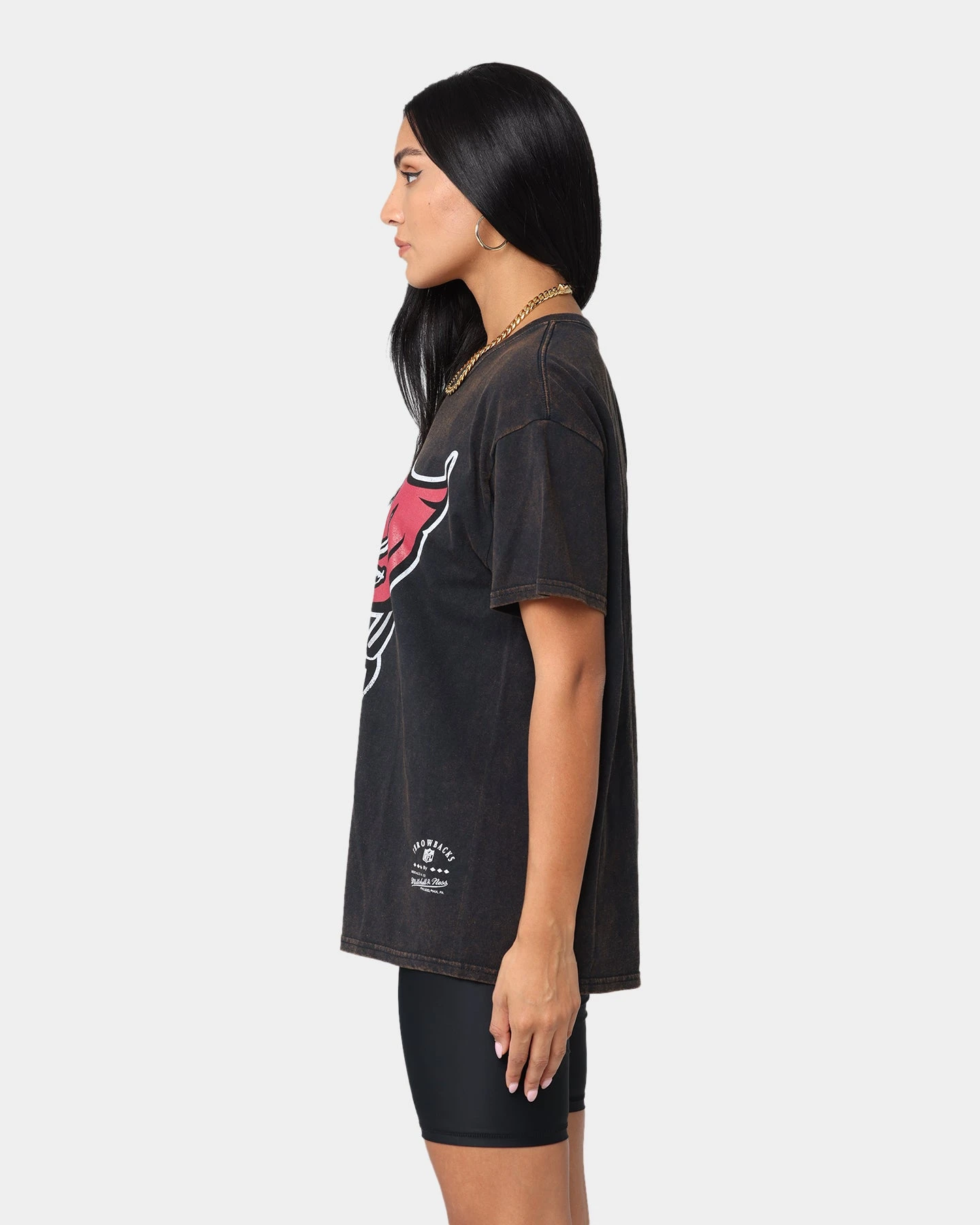 Mitchell & Ness Mitchell And Ness Tampa Bay Buccaneers Oversized Extra Large Logo T-Shirt Vintage Black 8 Mitchell & Ness Mitchell And Ness Tampa Bay Buccaneers Oversized Extra Large Logo T-Shirt Vintage Black - Image 6
