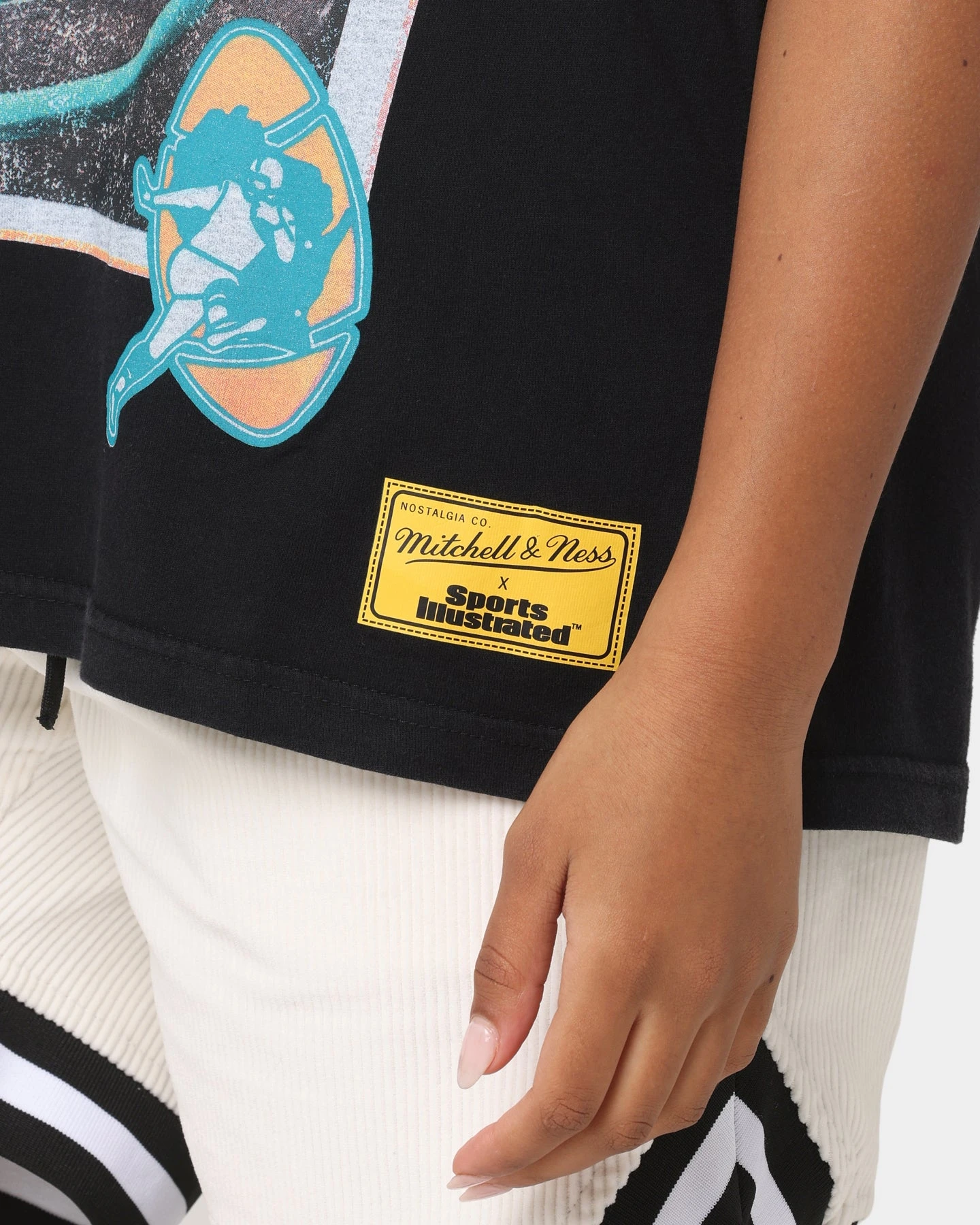 Mitchell & Ness Green Bay Packers NFL Sports Illustrated Cover Vintage T-Shirt Faded Black 8 Mitchell & Ness Green Bay Packers NFL Sports Illustrated Cover Vintage T-Shirt Faded Black - Image 6