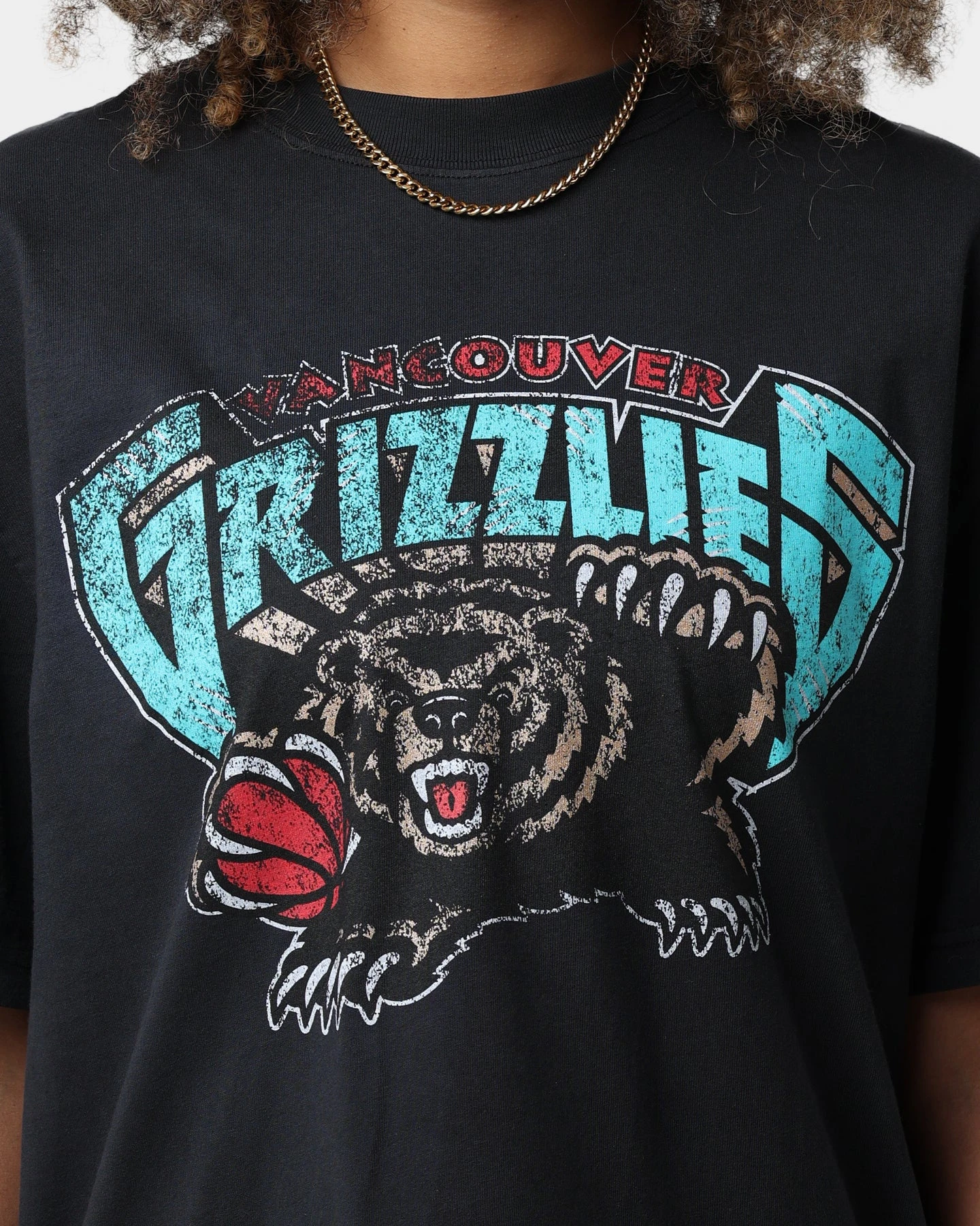Mitchell & Ness Vancouver Grizzlies Oversized Logo Short Sleeve Vintage T-Shirt Vintage Black 5 Mitchell & Ness Vancouver Grizzlies Oversized Logo Short Sleeve Vintage T-Shirt Vintage Black - Image 3