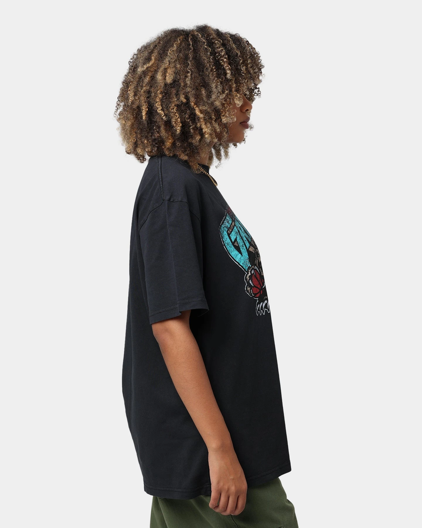 Mitchell & Ness Vancouver Grizzlies Oversized Logo Short Sleeve Vintage T-Shirt Vintage Black 7 Mitchell & Ness Vancouver Grizzlies Oversized Logo Short Sleeve Vintage T-Shirt Vintage Black - Image 5