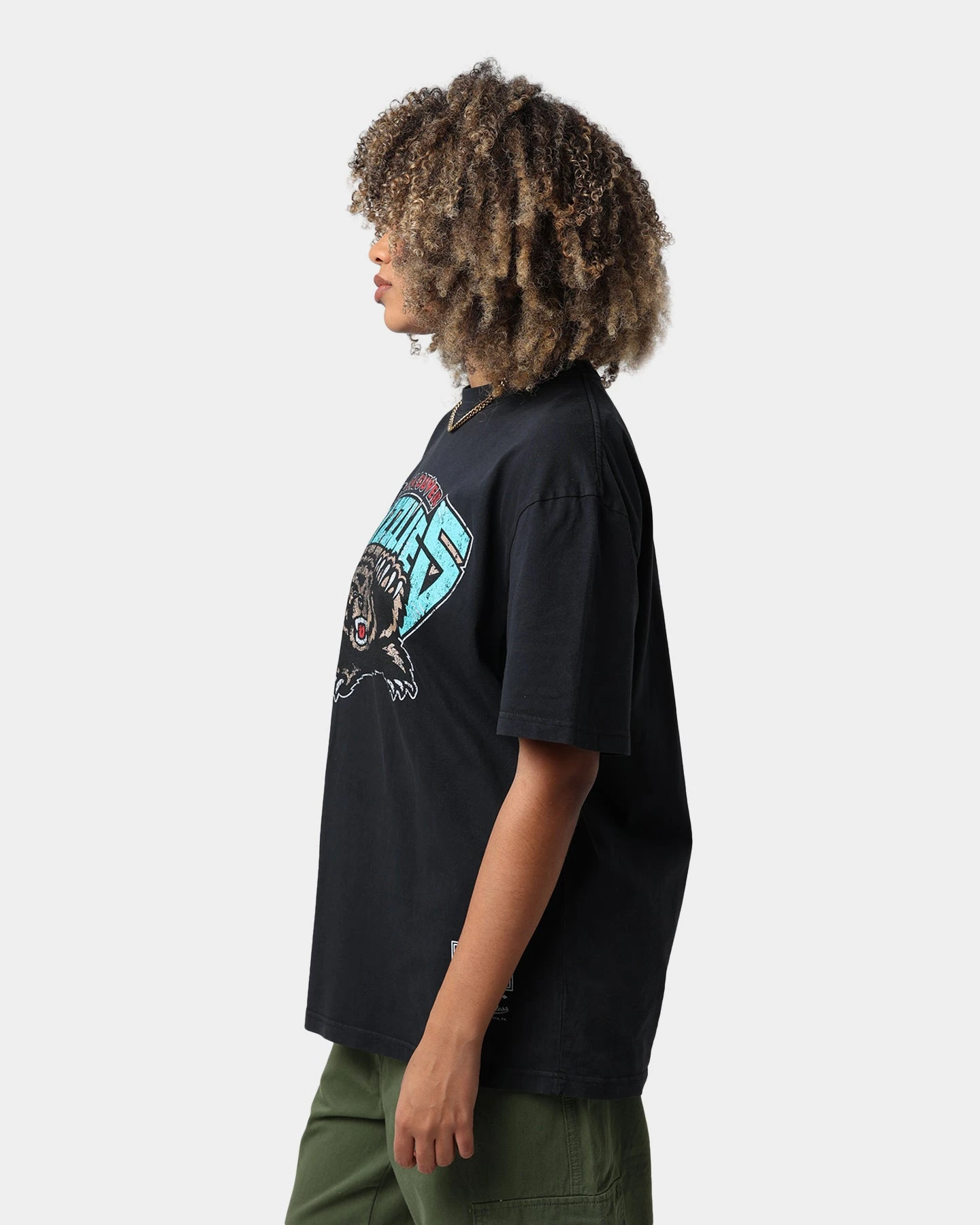 Mitchell & Ness Vancouver Grizzlies Oversized Logo Short Sleeve Vintage T-Shirt Vintage Black 8 Mitchell & Ness Vancouver Grizzlies Oversized Logo Short Sleeve Vintage T-Shirt Vintage Black - Image 6