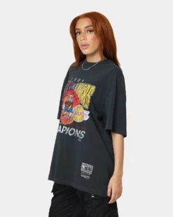 Mitchell & Ness Chicago Bulls Versus Los Angeles Lakers Finals Vintage T-Shirt Raven Black -Culture Kings Shop 02040086 YR205 womens 0060