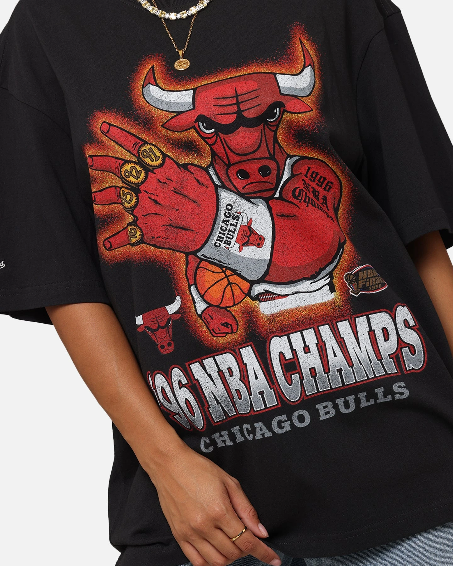 Mitchell & Ness Chicago Bulls '96 NBA Champs T-Shirt Faded Black 8 Mitchell & Ness Chicago Bulls '96 NBA Champs T-Shirt Faded Black - Image 6