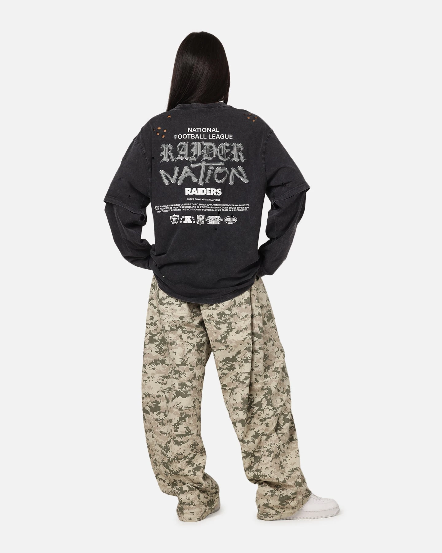 Mitchell & Ness Las Vegas Raiders Chromed Mock Long Sleeve T-Shirt Faded Black 5 Mitchell & Ness Las Vegas Raiders Chromed Mock Long Sleeve T-Shirt Faded Black - Image 3