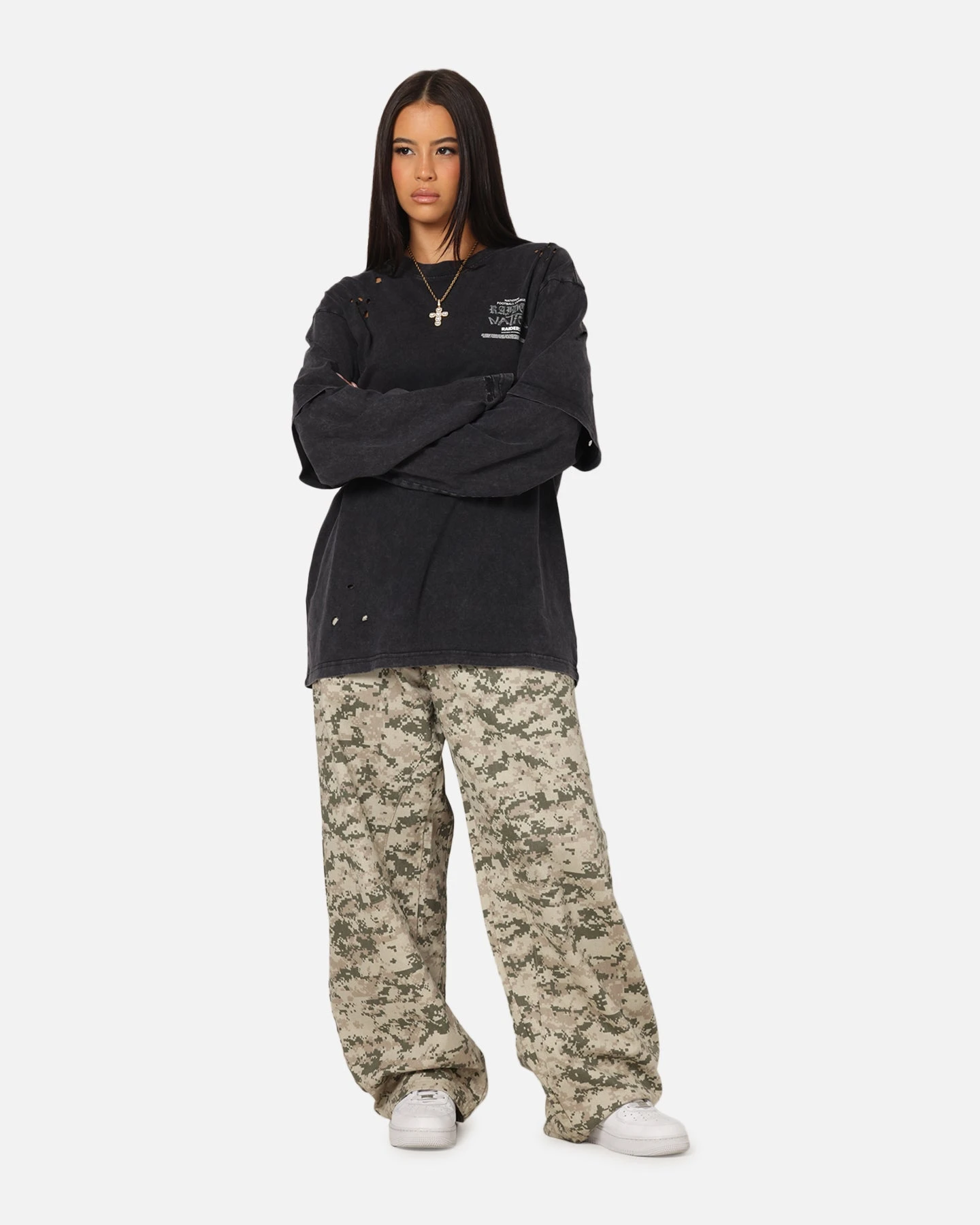 Mitchell & Ness Las Vegas Raiders Chromed Mock Long Sleeve T-Shirt Faded Black 6 Mitchell & Ness Las Vegas Raiders Chromed Mock Long Sleeve T-Shirt Faded Black - Image 4