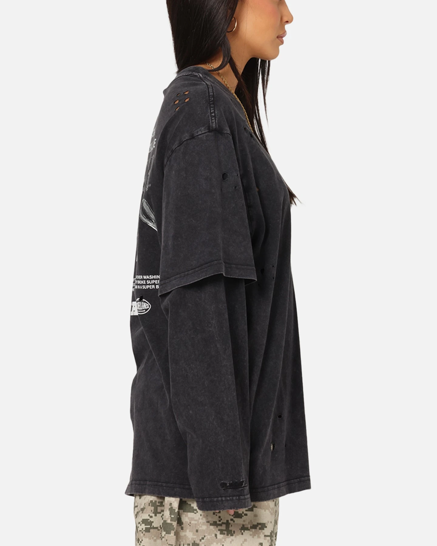 Mitchell & Ness Las Vegas Raiders Chromed Mock Long Sleeve T-Shirt Faded Black 7 Mitchell & Ness Las Vegas Raiders Chromed Mock Long Sleeve T-Shirt Faded Black - Image 5