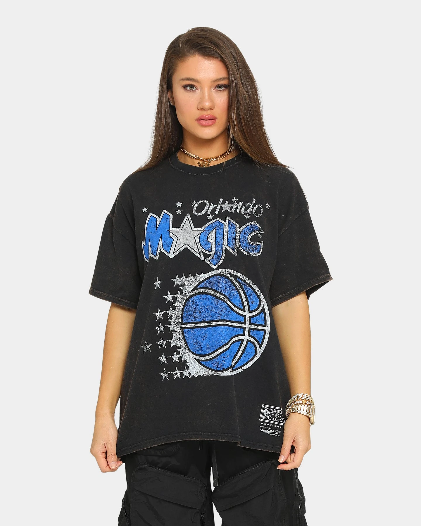 Mitchell & Ness Men's Orlando Magic Oversized Logo Short Sleeve Vintage T-Shirt Black 3 Mitchell & Ness Men's Orlando Magic Oversized Logo Short Sleeve Vintage T-Shirt Black