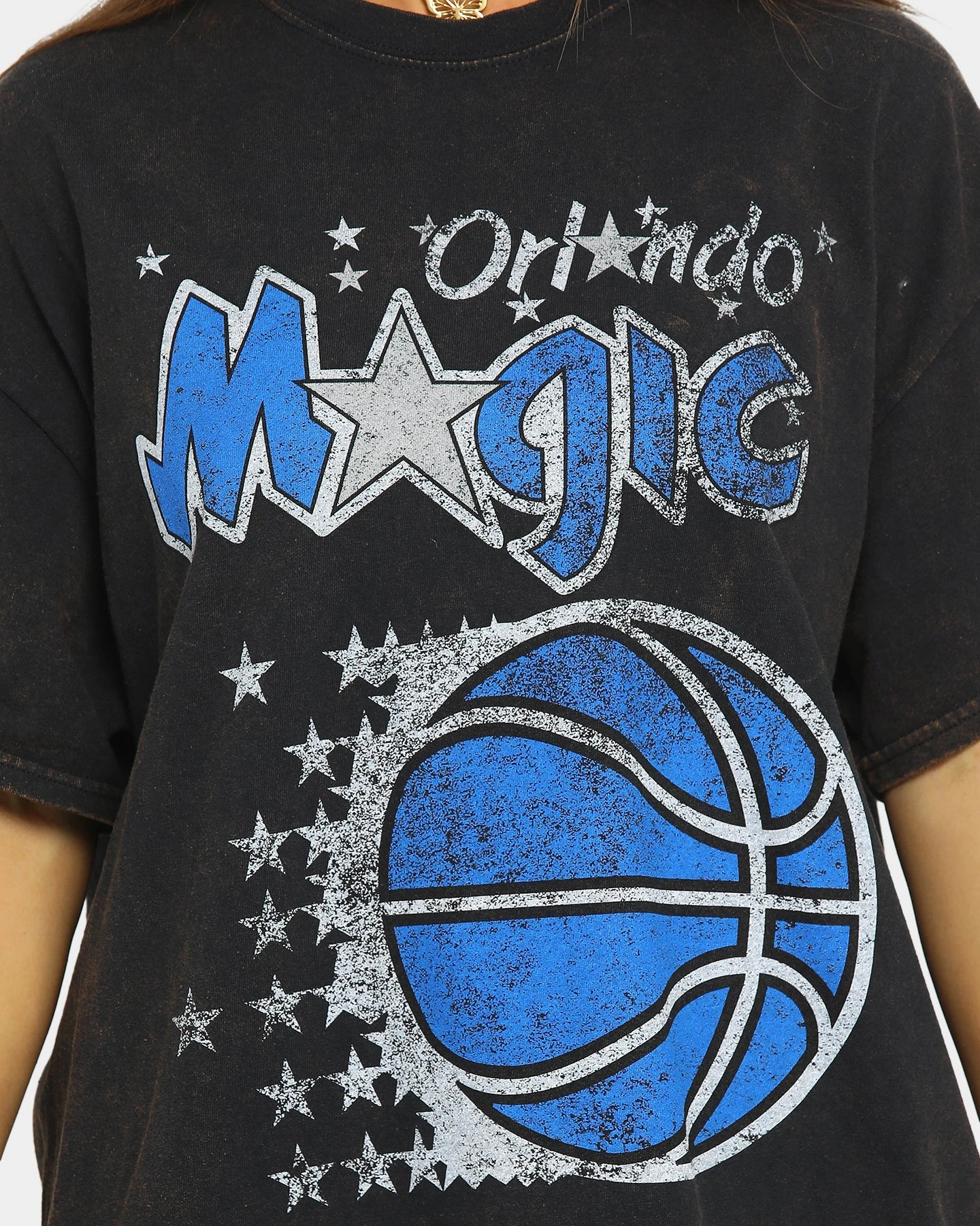 Mitchell & Ness Men's Orlando Magic Oversized Logo Short Sleeve Vintage T-Shirt Black 5 Mitchell & Ness Men's Orlando Magic Oversized Logo Short Sleeve Vintage T-Shirt Black - Image 3